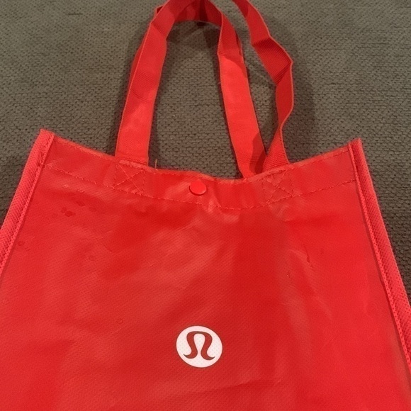 LuLuLemon Snap Red & White Reusable Bag - Picture 2 of 11